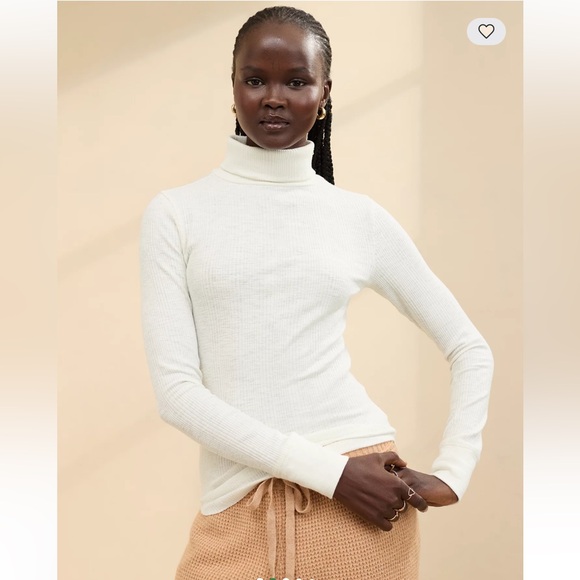 aerie Tops - Aerie Essential Turtleneck Layering T-Shirt in Soft Muslin Size Small NWOT